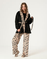 Women's 4-Piece Double-Sided Velvet Pajama Set – Leopard Print Winter Collection