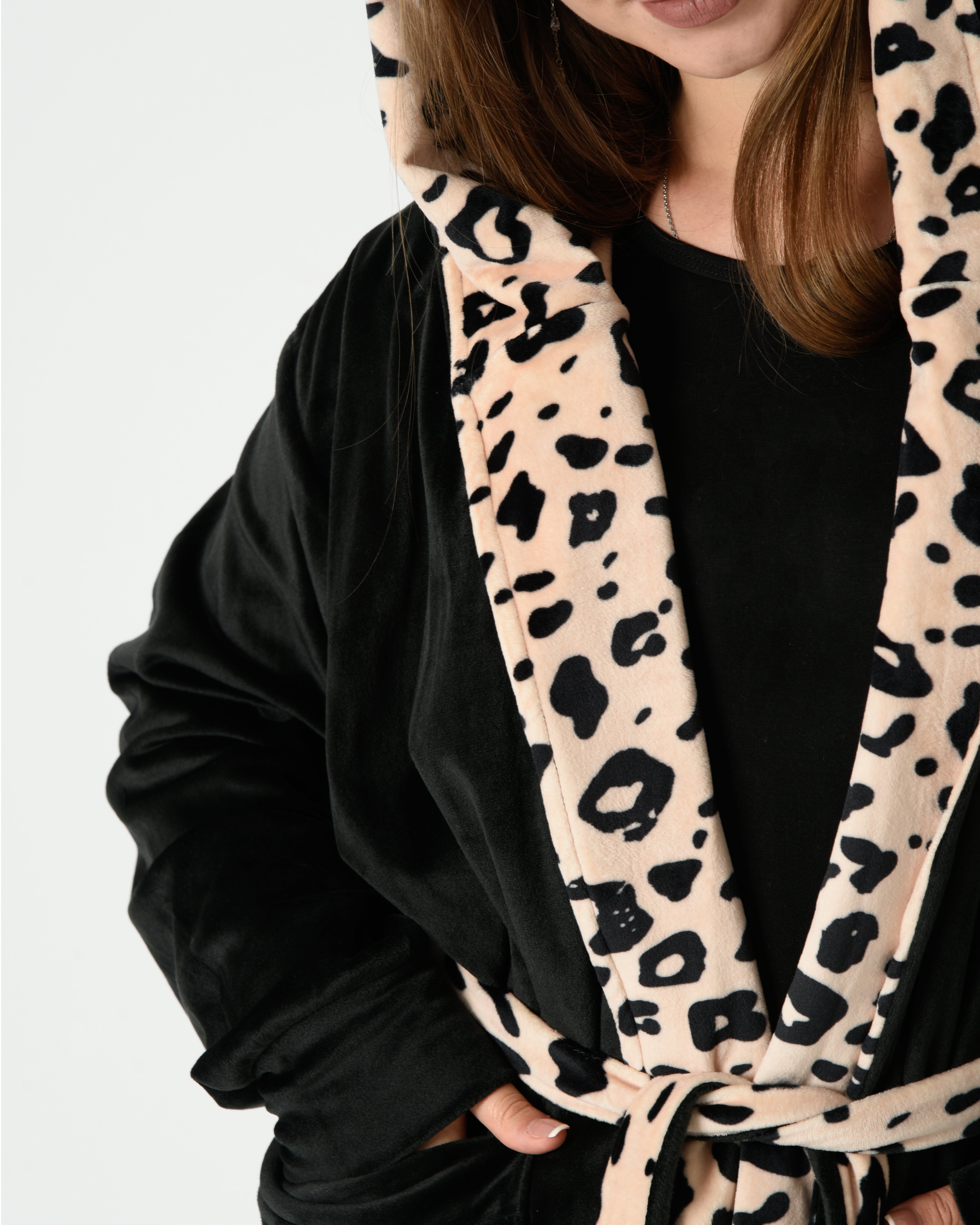 Women's 4-Piece Double-Sided Velvet Pajama Set – Leopard Print Winter Collection