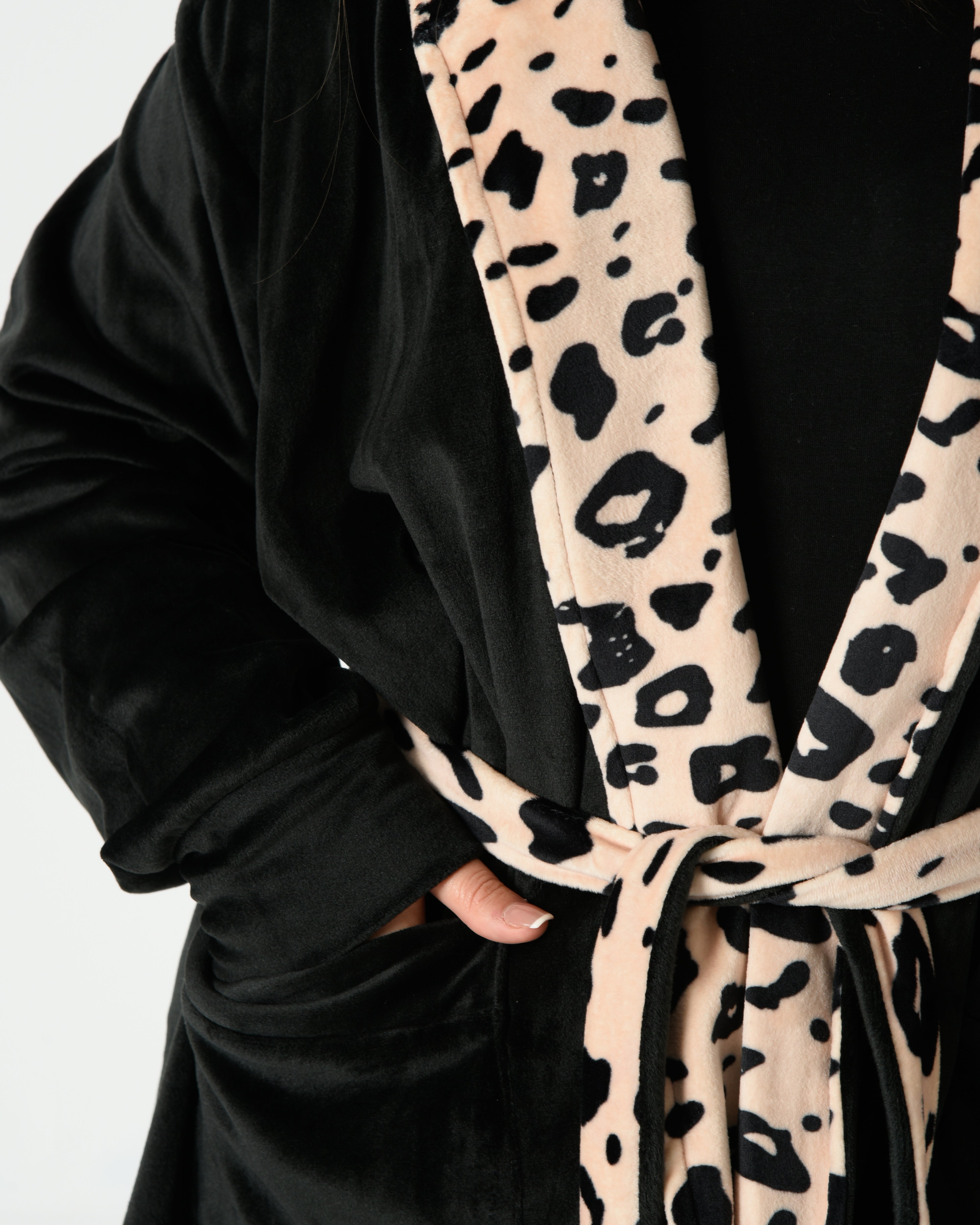 Women's 4-Piece Double-Sided Velvet Pajama Set – Leopard Print Winter Collection