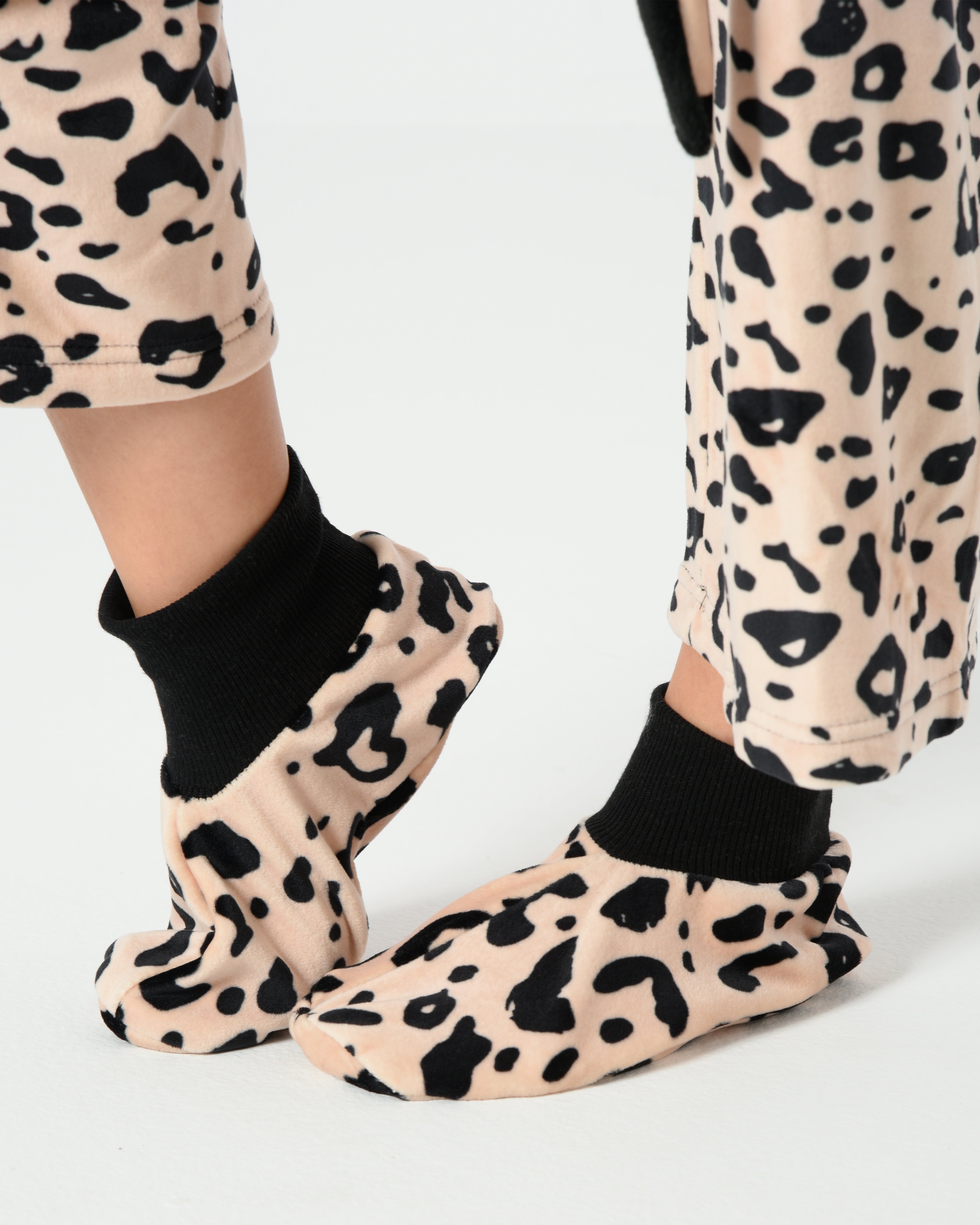 Women's 4-Piece Double-Sided Velvet Pajama Set – Leopard Print Winter Collection