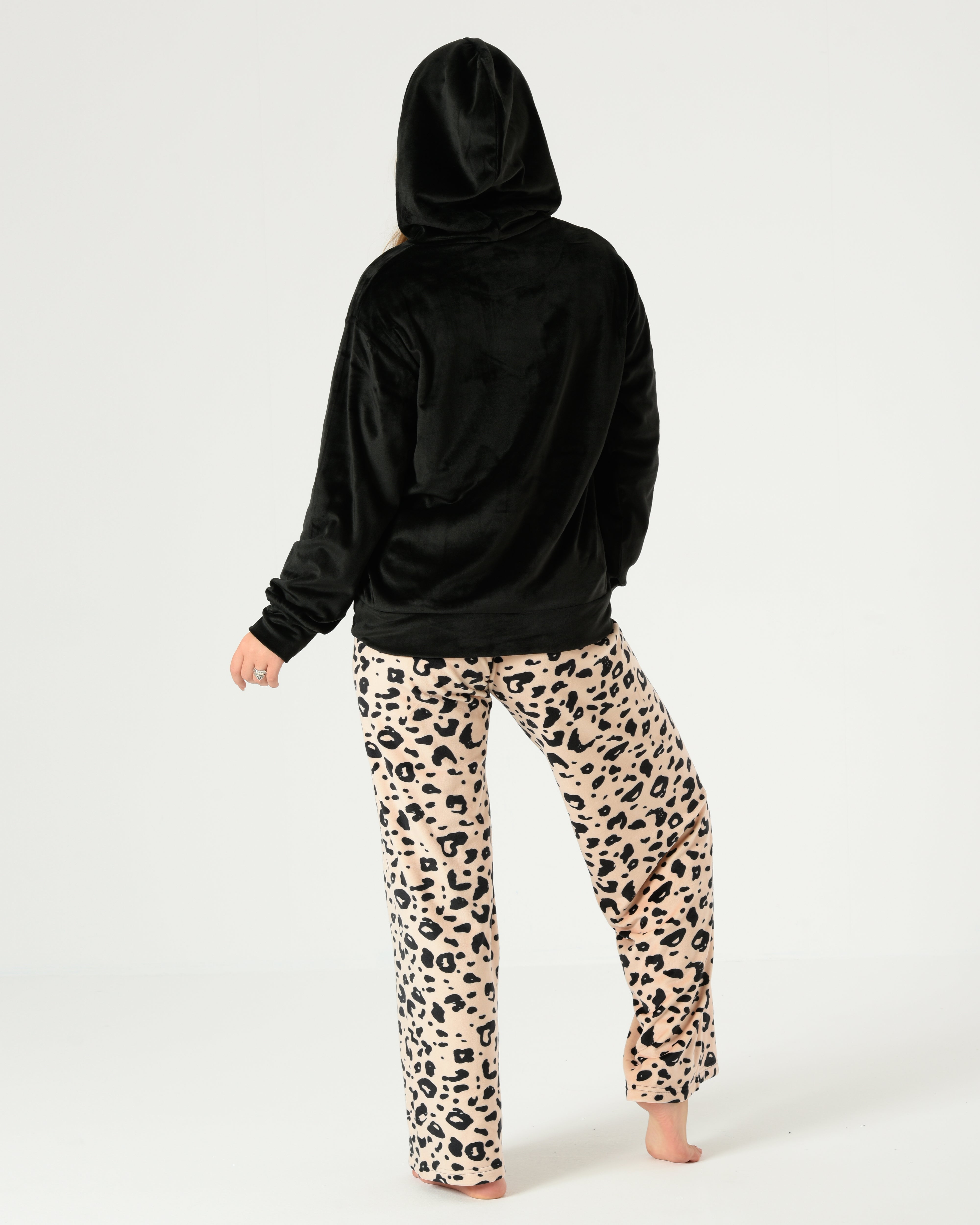 Women's 4-Piece Double-Sided Velvet Pajama Set – Leopard Print Winter Collection