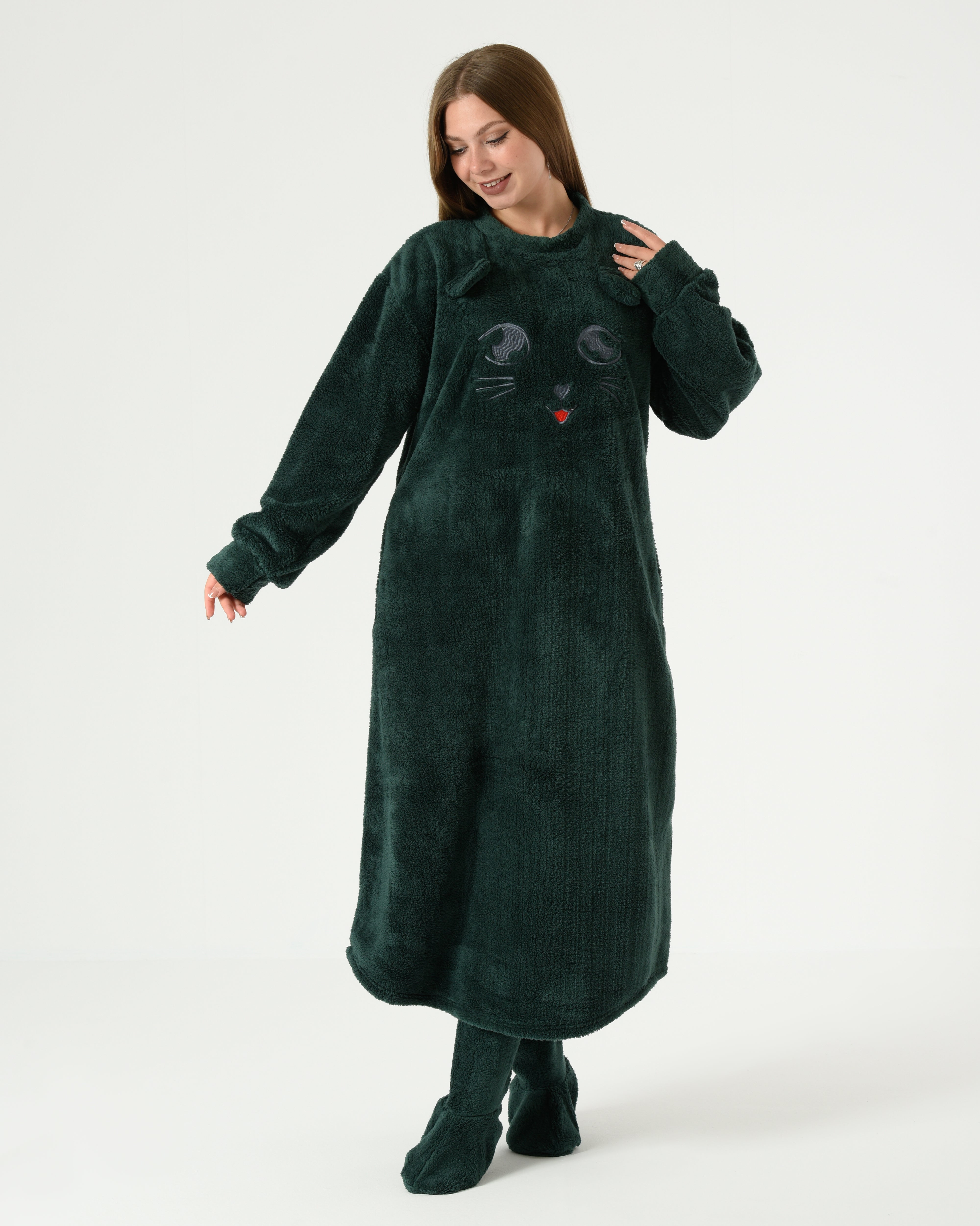 Women's Long Winter Fur Night-Shirt with Socks – Emerald green Cozy Homewear