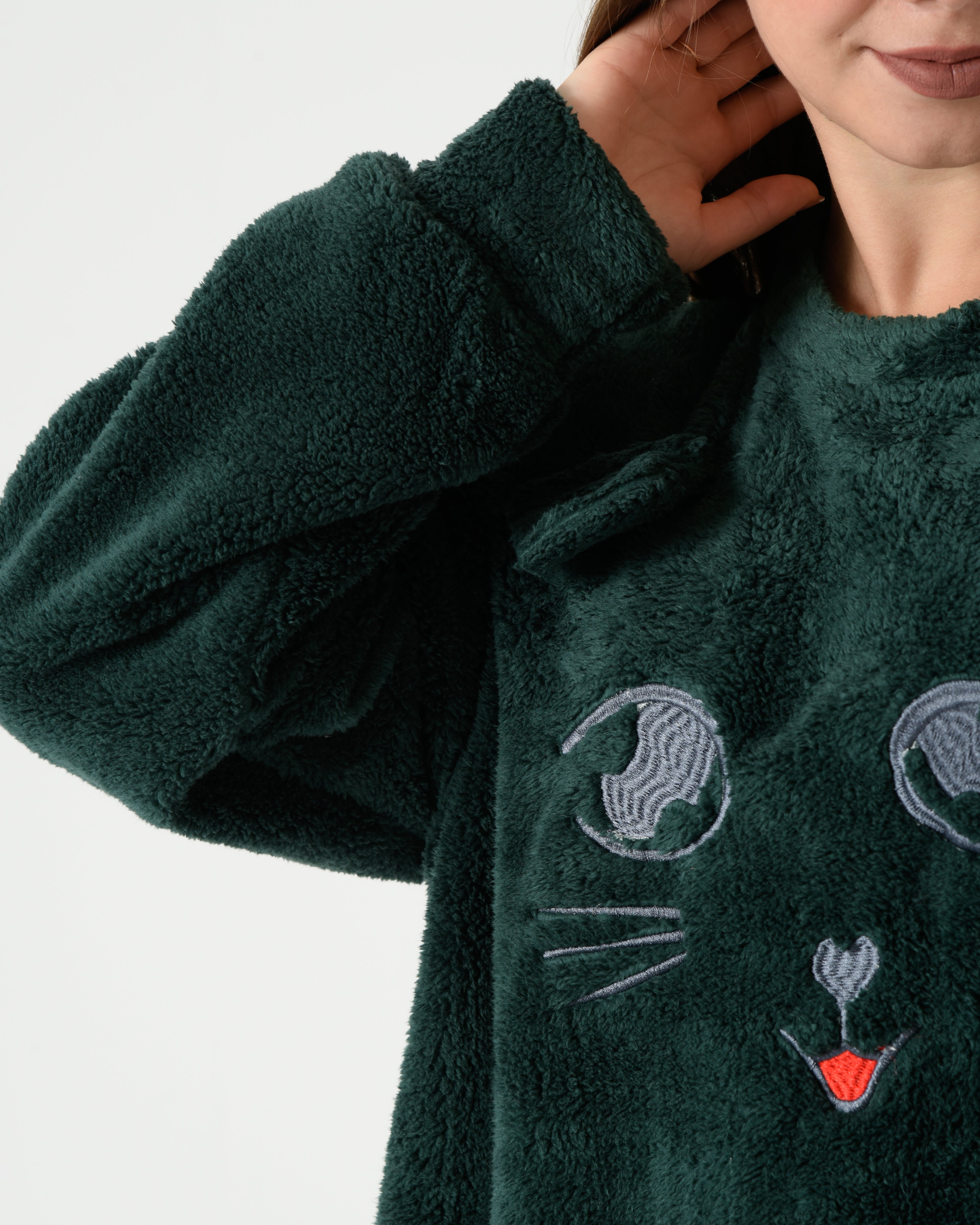 Women's Long Winter Fur Night-Shirt with Socks – Emerald green Cozy Homewear